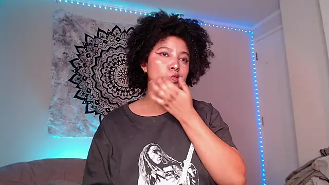 Snapshot of michell_bling1 chatting on 7, 12, 2024 michell bling1 online show from 7, 12, 2024