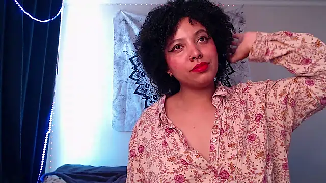 Snapshot of michell_bling1 chatting on 15, 12, 2024 michell bling1 online show from 15, 12, 2024