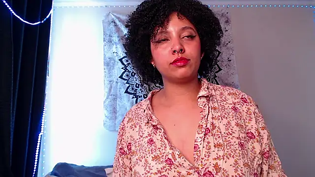 Snapshot of michell_bling1 chatting on 15, 12, 2024 michell bling1 online show from 15, 12, 2024