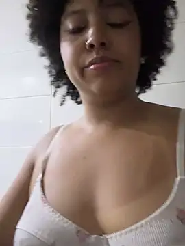 Snapshot of michell_bling1 chatting on 5, 1, 2025 michell bling1 online show from 5, 1, 2025