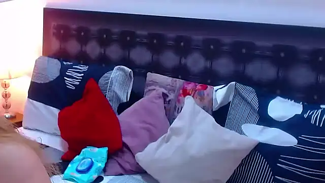 Snapshot of sandra_20 chatting on 26, 10, 2025 sandra 20 online show from 26, 10, 2025