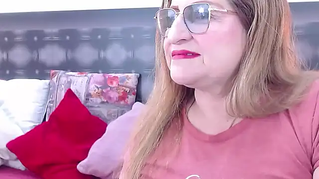 Snapshot of sandra_20 chatting on 2, 11, 2025 sandra 20 online show from 2, 11, 2025