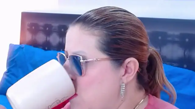 Snapshot of sandra_20 chatting on 16, 11, 2025 sandra 20 online show from 16, 11, 2025