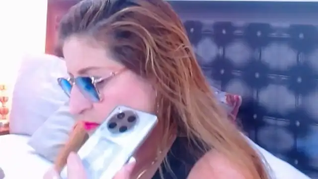 Snapshot of sandra_20 chatting on 20, 11, 2025 sandra 20 online show from 20, 11, 2025