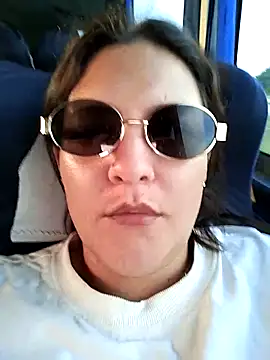 Mia Hampton online show from 5, 10, 2025