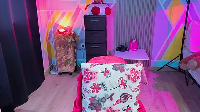 Cuttiealice online show from 10, 10, 2025