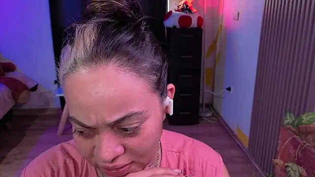 Cuttiealice online show from 13, 11, 2025