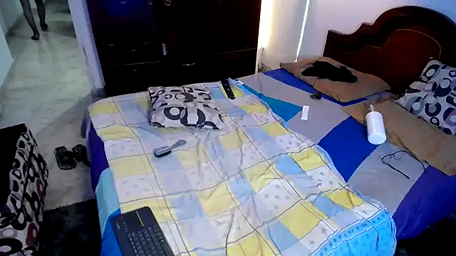 Snapshot of ivonne__hott1 chatting on 2, 2, 2025 ivonne hott1 online show from 2, 2, 2025