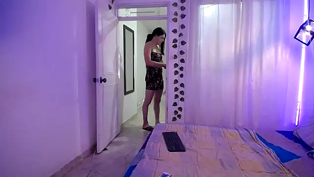 Snapshot of ivonne__hott1 chatting on 28, 9, 2025 ivonne hott1 online show from 28, 9, 2025