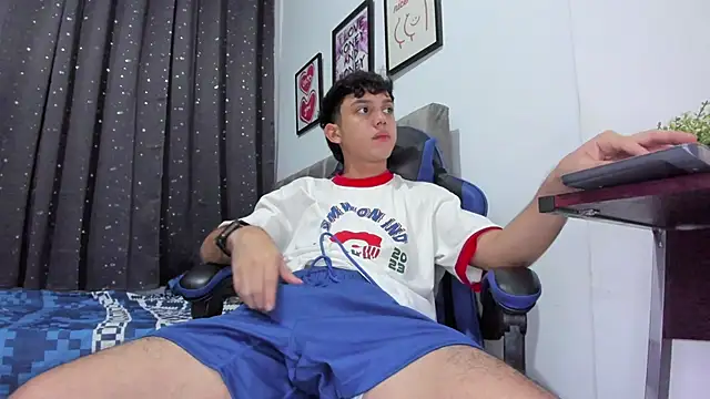 Snapshot of The_skinnyguys chatting on 2, 11, 2025 The skinnyguys online show from 2, 11, 2025