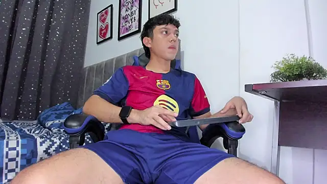 Snapshot of The_skinnyguys chatting on 11, 11, 2025 The skinnyguys online show from 11, 11, 2025