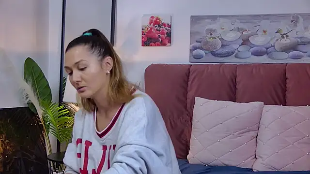 NicolLopeze online show from 20, 12, 2024