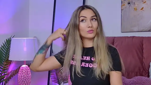 NicolLopeze online show from 10, 10, 2025