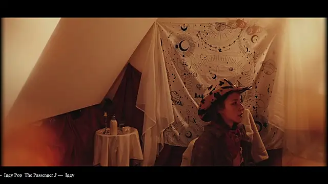 Snapshot of WebCora chatting on 29, 10, 2025 WebCora online show from 29, 10, 2025