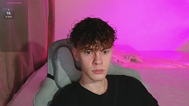 Snapshot of cute_thomas chatting on 23, 3, 2026 cute thomas online show from 23, 3, 2026