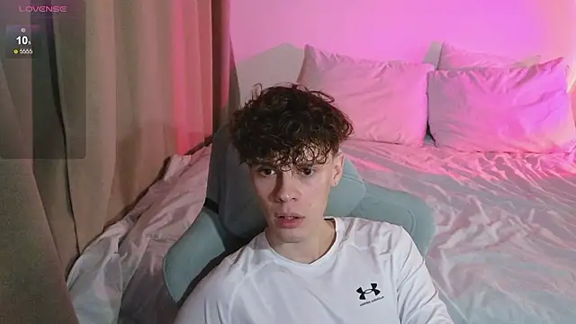 Snapshot of cute_thomas chatting on 25, 3, 2026 cute thomas online show from 25, 3, 2026