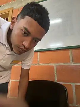 Snapshot of suarezz chatting on 12, 9, 2025 suarezz online show from 12, 9, 2025