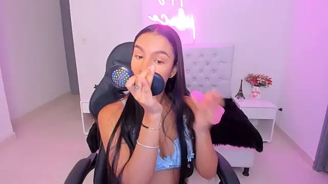 xiomara  cortes online show from 5, 11, 2025