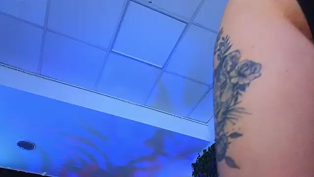 HotSkinnyX online show from 23, 1, 2025