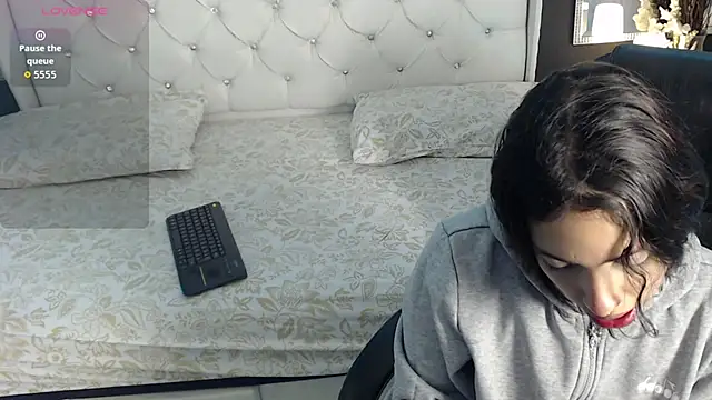 Snapshot of LiaVillalobos chatting on 17, 10, 2025 LiaVillalobos online show from 17, 10, 2025