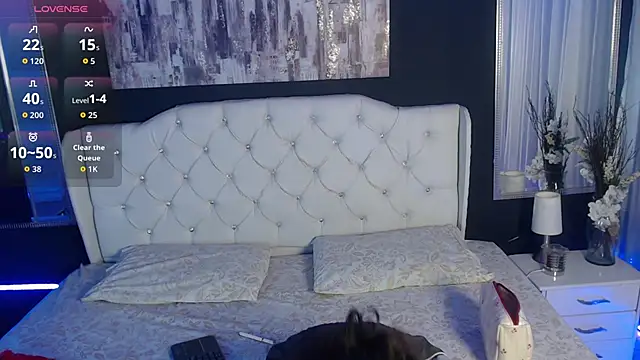 Snapshot of LiaVillalobos chatting on 8, 11, 2025 LiaVillalobos online show from 8, 11, 2025