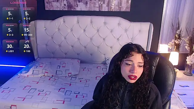 Snapshot of LiaVillalobos chatting on 10, 11, 2025 LiaVillalobos online show from 10, 11, 2025