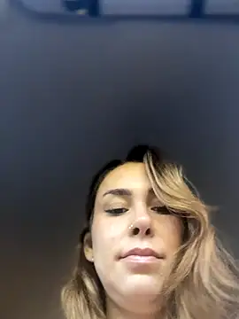 Snapshot of LeaGambit__ chatting on 28, 10, 2025 LeaGambit online show from 28, 10, 2025