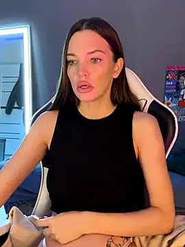 julia fly online show from 7, 10, 2025