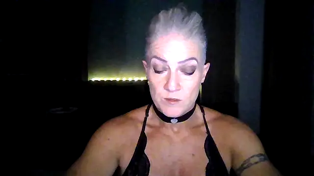 Snapshot of Devon2020 chatting on 15, 11, 2025 Devon2020 online show from 15, 11, 2025