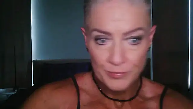 Snapshot of Devon2020 chatting on 20, 11, 2025 Devon2020 online show from 20, 11, 2025