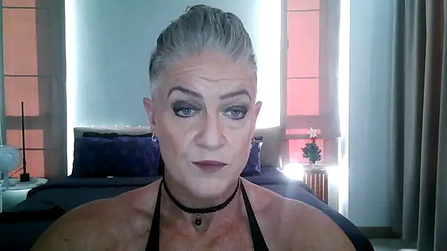 Snapshot of Devon2020 chatting on 18, 12, 2025 Devon2020 online show from 18, 12, 2025