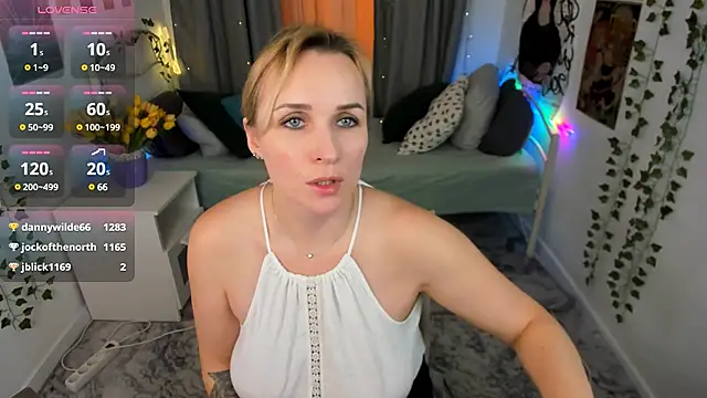 Karinella x online show from 10, 3, 2025
