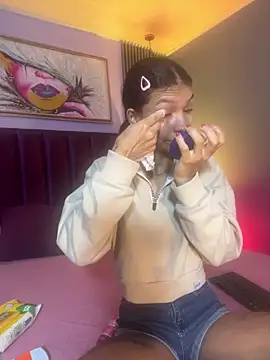 LauraAristizabal online show from 13, 3, 2026