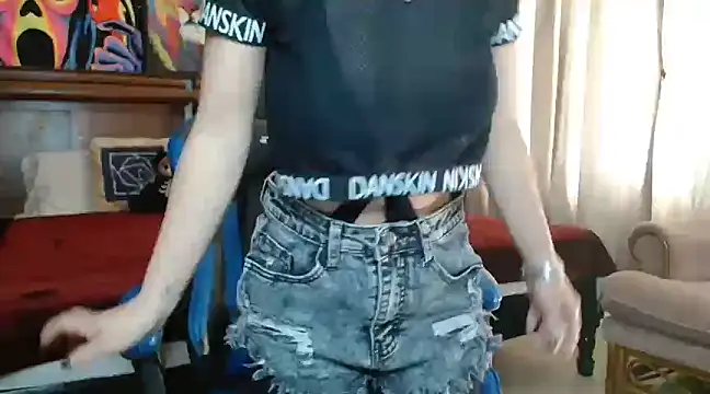 Snapshot of MINI_Petite chatting on 6, 2, 2025 MINI Petite online show from 6, 2, 2025