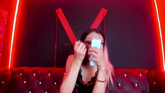 Victoria Badgal  online show from 21, 11, 2025