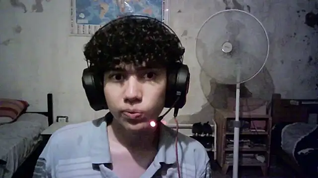 Snapshot of Emv2 chatting on 12, 12, 2024 Emv2 online show from 12, 12, 2024