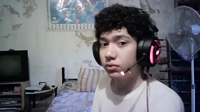 Snapshot of Emv2 chatting on 1, 12, 2025 Emv2 online show from 1, 12, 2025