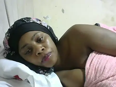 Snapshot of naughty_miami chatting on 17, 12, 2025 naughty miami online show from 17, 12, 2025