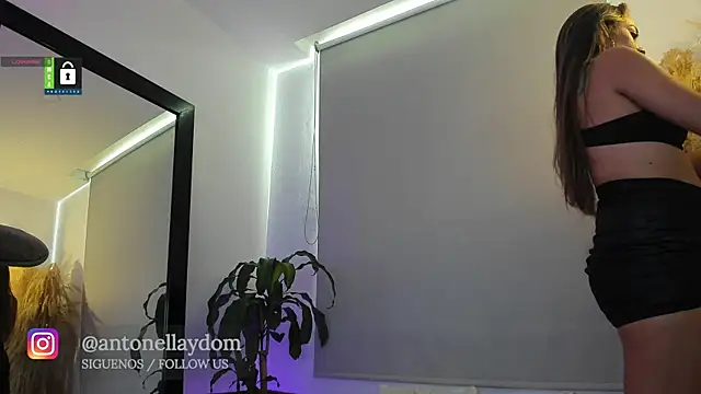 Snapshot of antonella_dom1 chatting on 20, 11, 2025 antonella dom1 online show from 20, 11, 2025