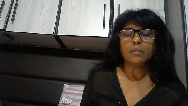 Snapshot of MsAttitude chatting on 9, 10, 2025 MsAttitude online show from 9, 10, 2025