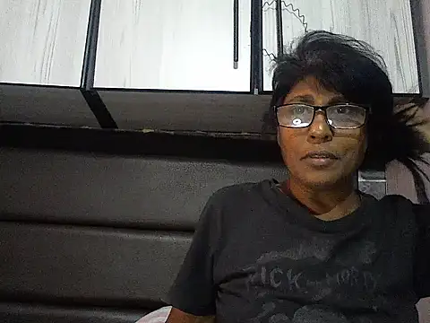 Snapshot of MsAttitude chatting on 8, 11, 2025 MsAttitude online show from 8, 11, 2025