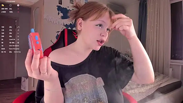 Snapshot of LisaLaas chatting on 4, 12, 2024 LisaLaas online show from 4, 12, 2024