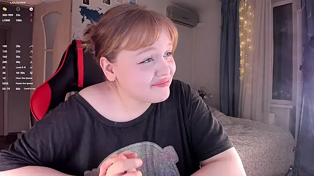 Snapshot of LisaLaas chatting on 4, 12, 2024 LisaLaas online show from 4, 12, 2024