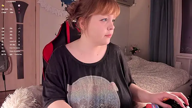 Snapshot of LisaLaas chatting on 6, 12, 2024 LisaLaas online show from 6, 12, 2024