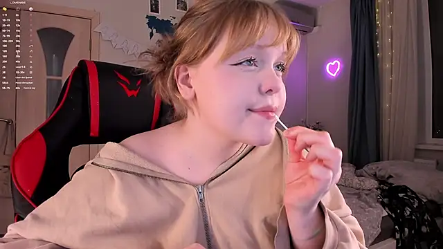 Snapshot of LisaLaas chatting on 13, 12, 2024 LisaLaas online show from 13, 12, 2024