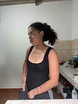 Snapshot of Miley_and_Vash chatting on 5, 1, 2025 Miley and Vash online show from 5, 1, 2025