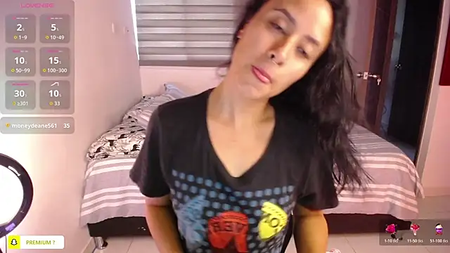 Snapshot of amyharlow_1 chatting on 8, 11, 2025 amyharlow 1 online show from 8, 11, 2025