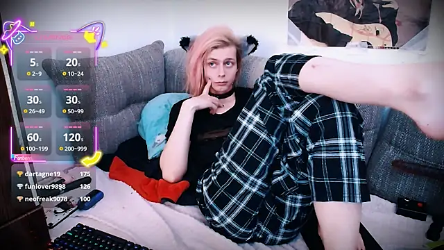 Snapshot of Littlepinkcat chatting on 28, 10, 2025 Littlepinkcat online show from 28, 10, 2025