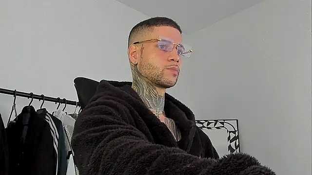 Snapshot of _jamesleandros1 chatting on 14, 10, 2025 jamesleandros1 online show from 14, 10, 2025