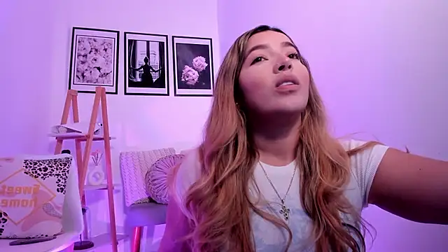 Snapshot of sofihill01 chatting on 8, 3, 2026 sofihill01 online show from 8, 3, 2026